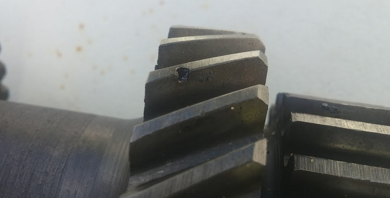Illustration for article titled This Is What A Thoroughly Broken Manual Transmission Looks Like Inside